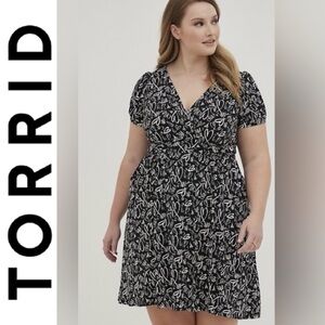 🌼3/$12 Torrid V-neck Dress